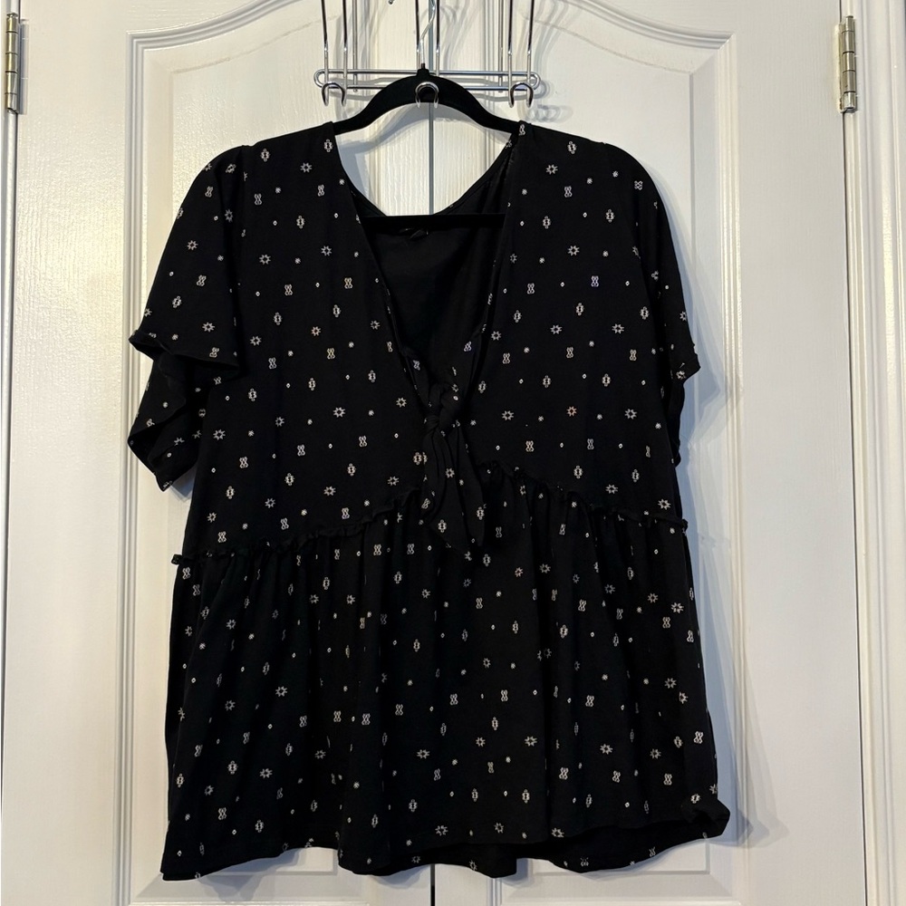Torrid Womens Top, black and white miniprint, size Torrid 1